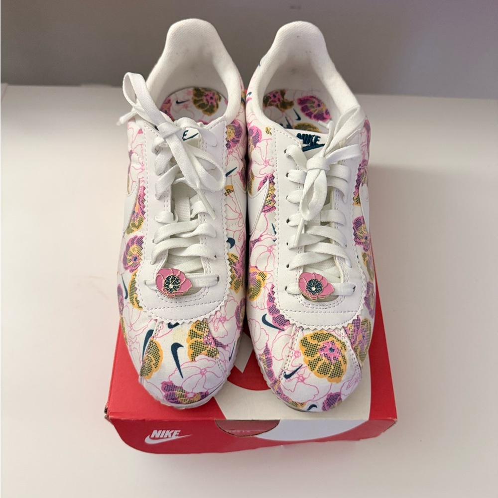 Nike Classic Cortez LC Women's Floral Sneakers - White and Hyper Pink